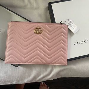 New Gucci soft pink envelope pouch